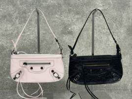 Picture of Balenciaga Handbags _SKUfw215658629fw